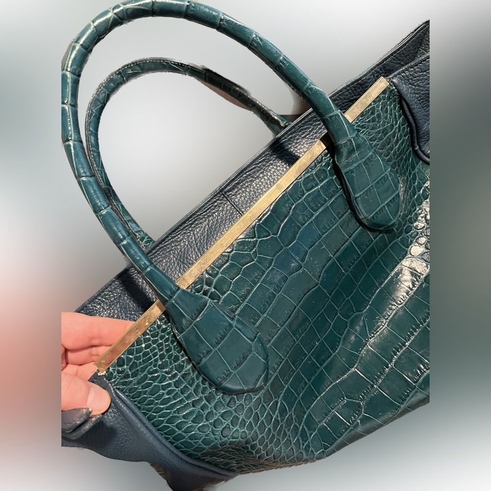 Rowallan of Scotland Genuine Leather in Crocodile Pattern w/ Gold Metal Accents - Picture 9 of 16